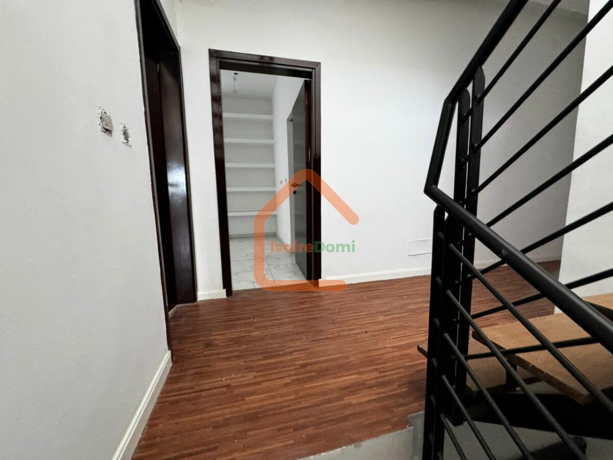 À LOUER – VILLA DUPLEX 8 PIÈCES AVEC PISCINE 🔥 📍 M’Badon – Procréa Vue Lagune Standing premium