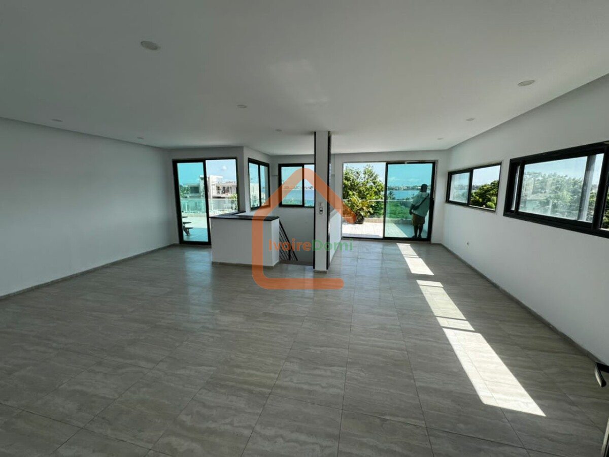 À LOUER – VILLA DUPLEX 8 PIÈCES AVEC PISCINE 🔥 📍 M’Badon – Procréa Vue Lagune Standing premium