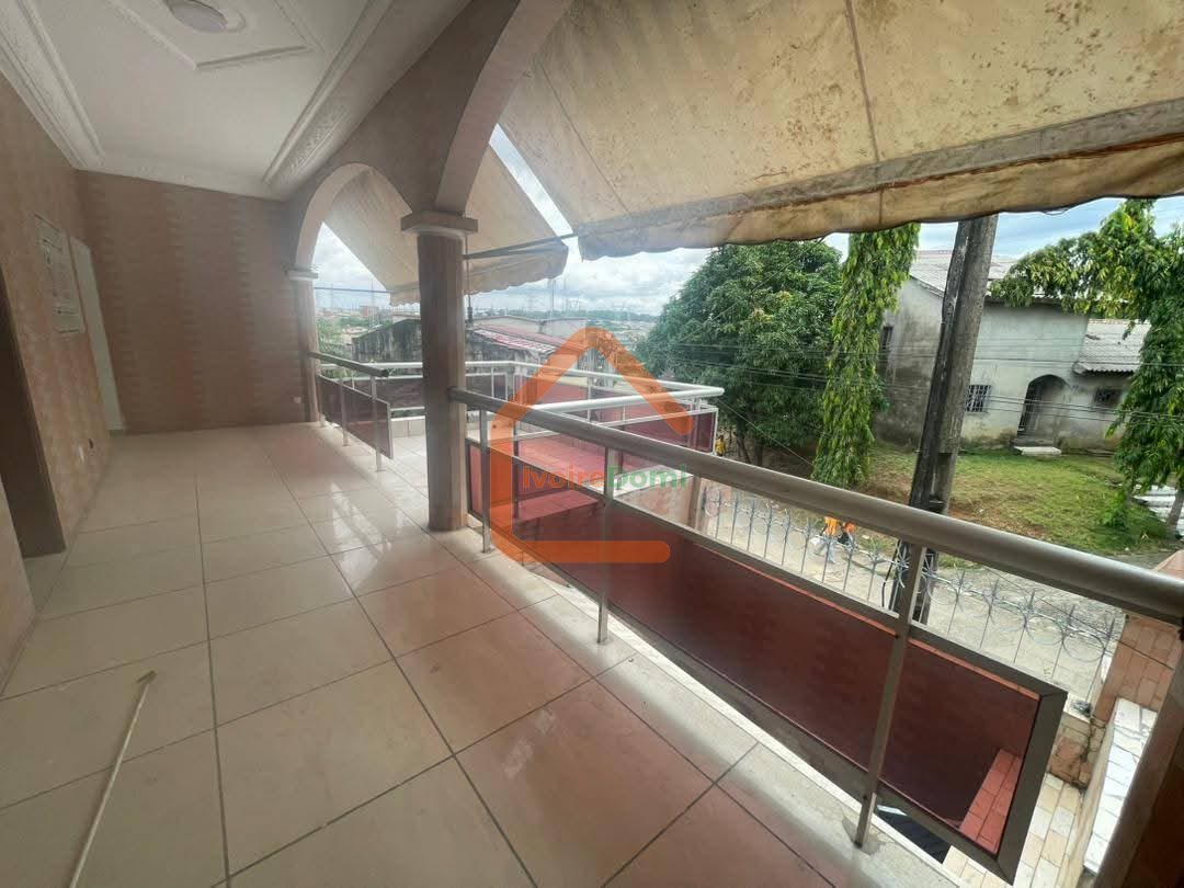 ✨ À LOUER – VILLA DUPLEX DE STANDING 9 PIÈCES À COCODY 2 PLATEAUX – CITÉ VERSANT ✨