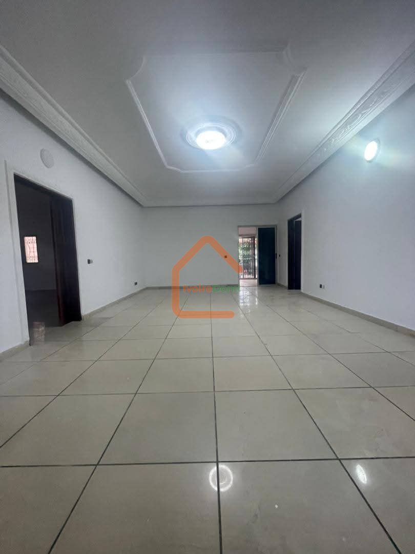 ✨ À LOUER – VILLA DUPLEX DE STANDING 9 PIÈCES À COCODY 2 PLATEAUX – CITÉ VERSANT ✨