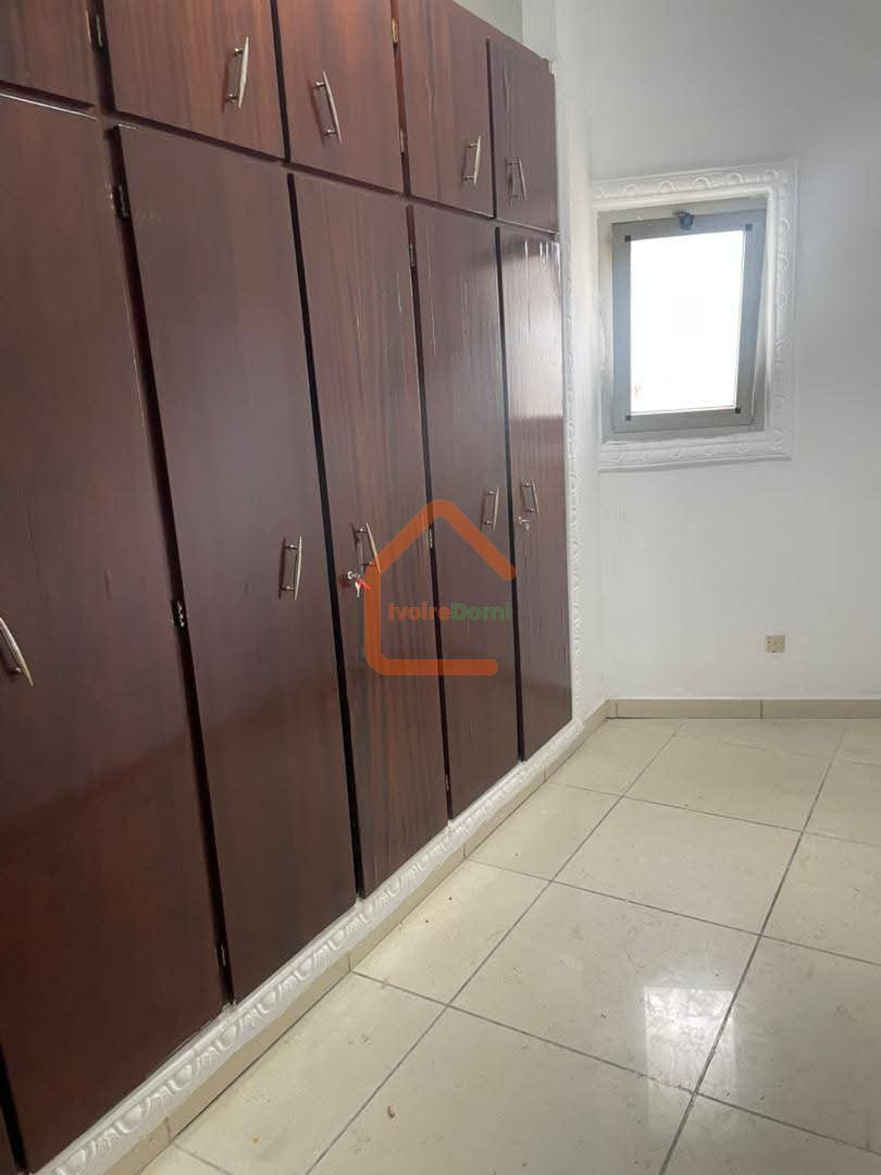 ✨ À LOUER – VILLA DUPLEX DE STANDING 9 PIÈCES À COCODY 2 PLATEAUX – CITÉ VERSANT ✨