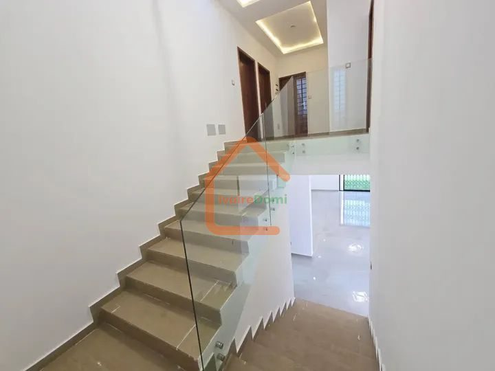 ✨ À LOUER – VILLA DUPLEX 6 PIÈCES À BINGERVILLE COCODY – CITÉ DE LA CELLE (ABIDJAN) ✨