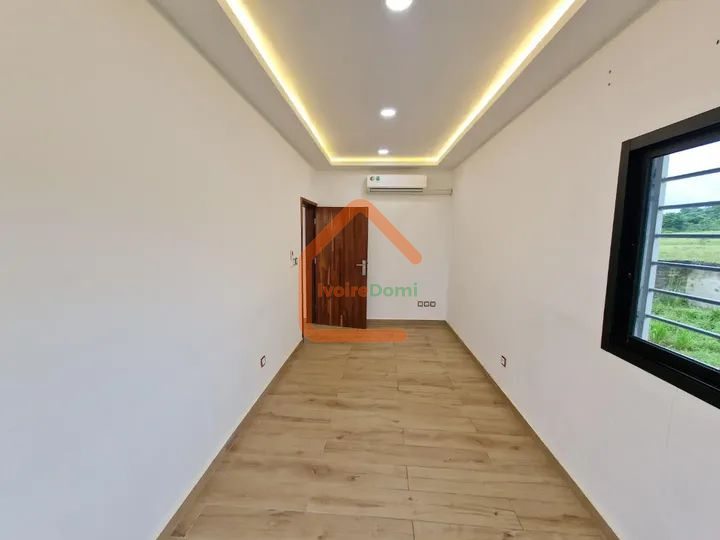✨ À LOUER – VILLA DUPLEX 6 PIÈCES À BINGERVILLE COCODY – CITÉ DE LA CELLE (ABIDJAN) ✨