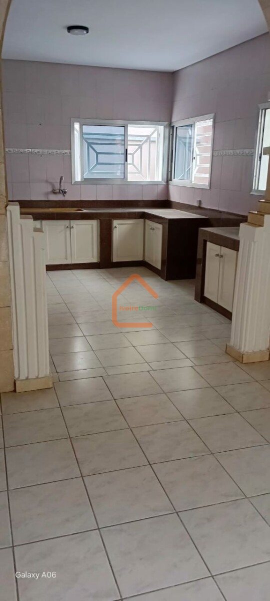 🔥 À LOUER – VILLA DUPLEX 12 PIÈCES DE HAUT STANDING À COCODY RIVIERA 2 – IDÉALE BUREAUX 🔥
