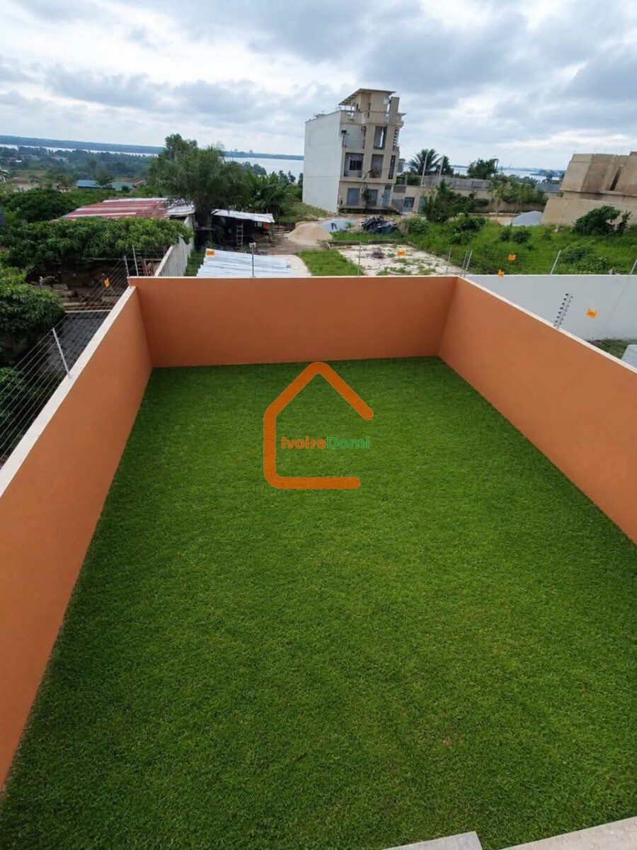 EN VENTE UNE VILLA F6 SUR 345M2 A BINGERVILLE ANAN RESIDENTIELLE AVEC VUE LAGUNAIRE