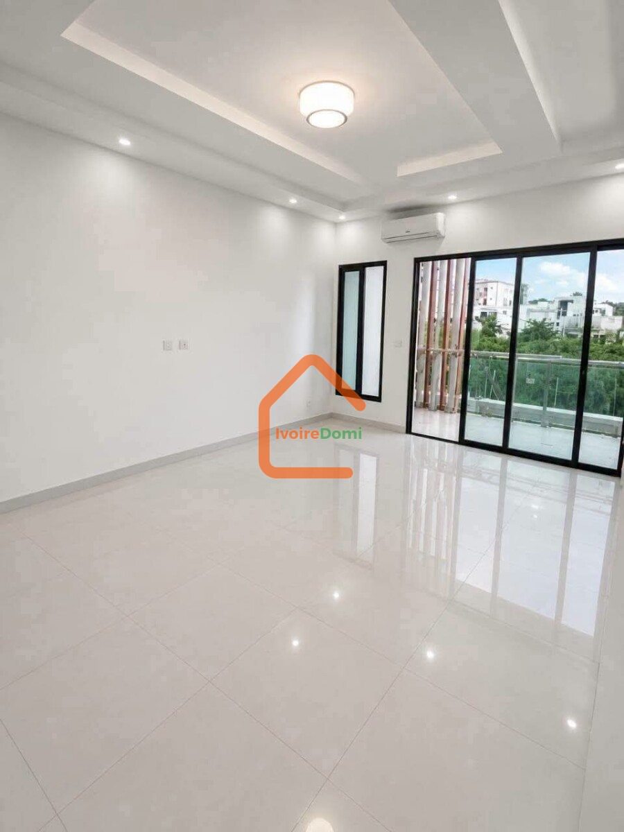 EN VENTE UNE VILLA F6 SUR 345M2 A BINGERVILLE ANAN RESIDENTIELLE AVEC VUE LAGUNAIRE