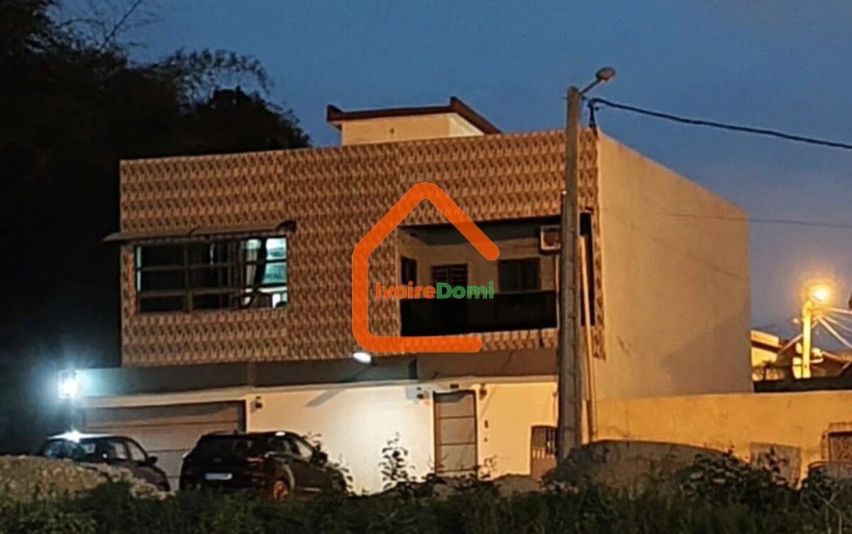 1 VILLA DUPLEX 5 PIECES SUR 300M2 A L’ENTREE BINGERVILLE