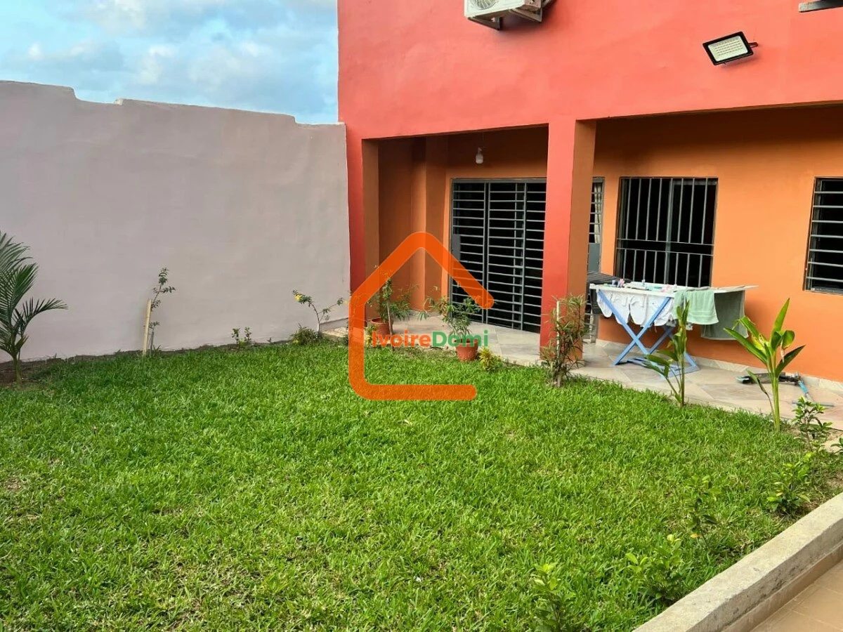 1 VILLA DUPLEX 5 PIECES SUR 300M2 A L’ENTREE BINGERVILLE