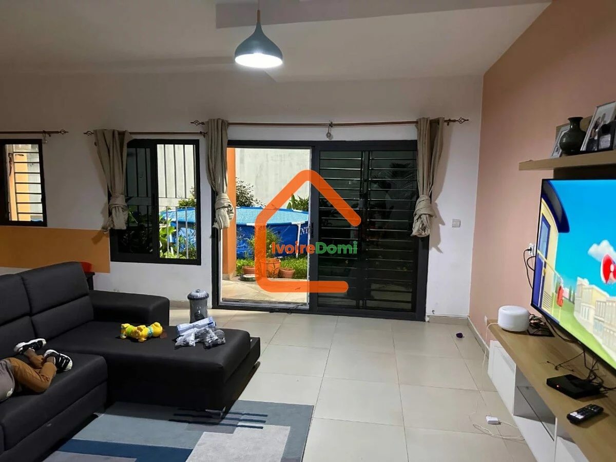 1 VILLA DUPLEX 5 PIECES SUR 300M2 A L’ENTREE BINGERVILLE