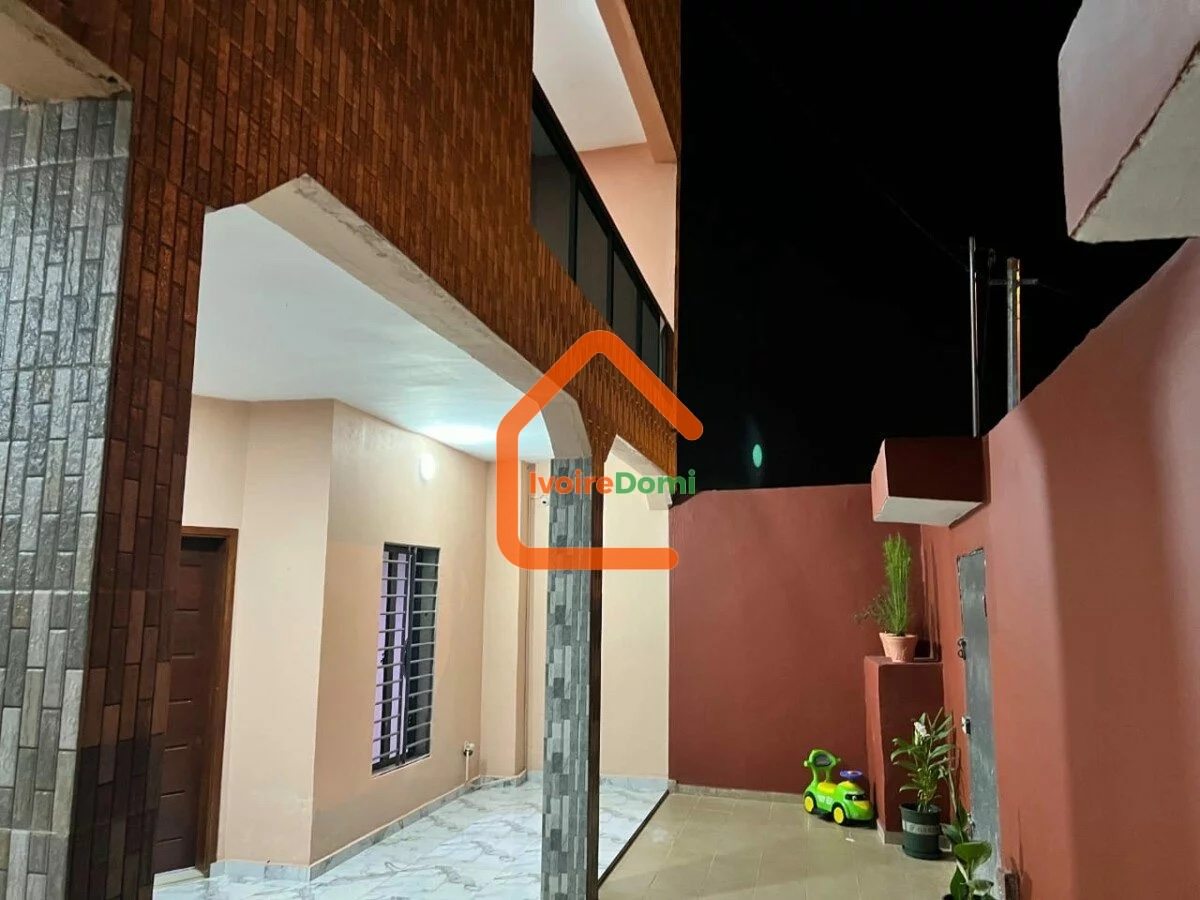 1 VILLA DUPLEX 5 PIECES SUR 300M2 A L’ENTREE BINGERVILLE