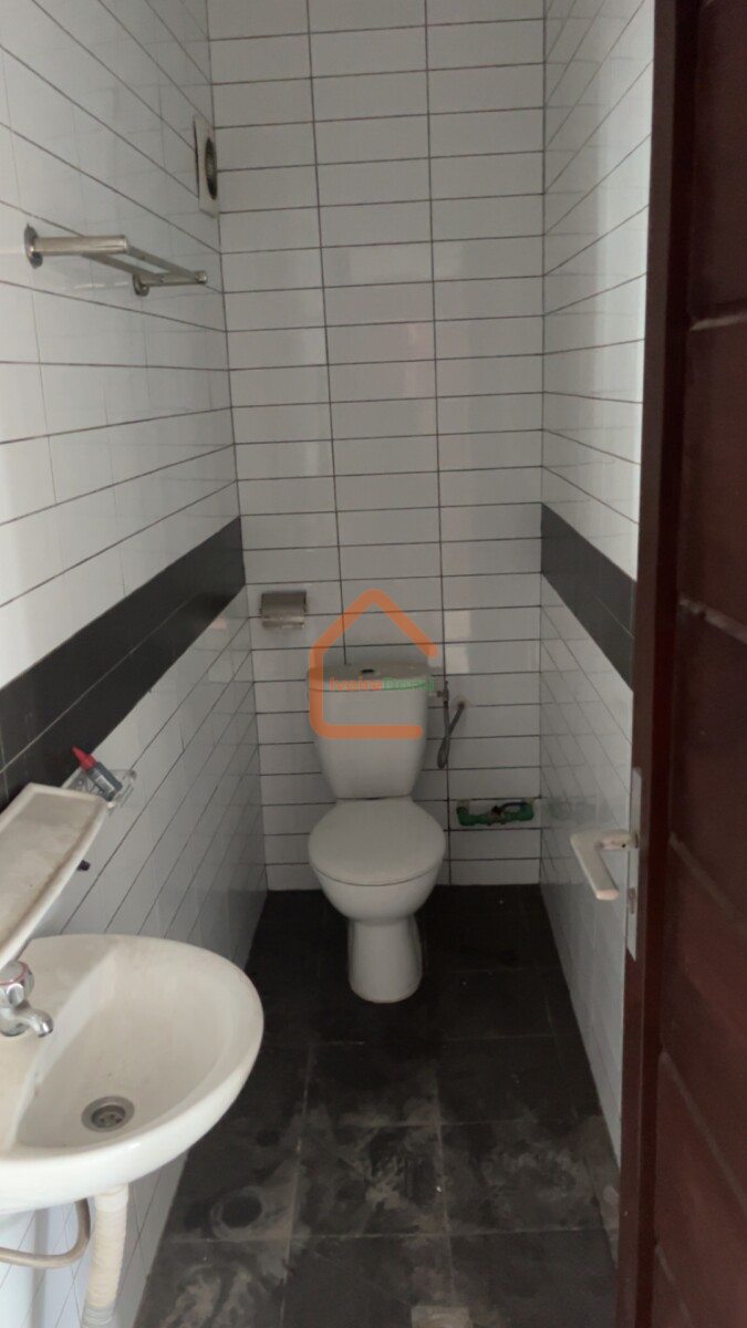 À louer Appartement de 3 pièces Angre 8 Eme tranche cité BCEAO au 2 eme étage