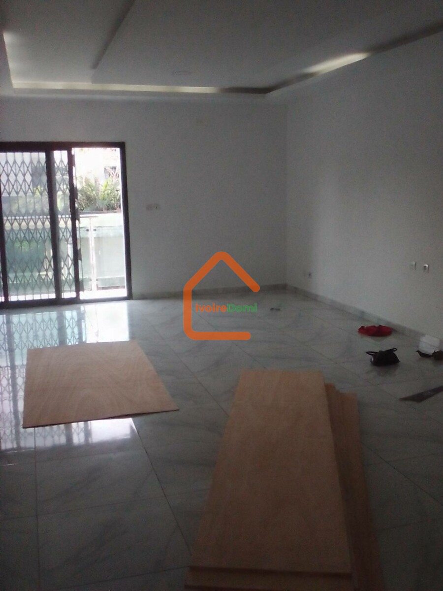 À la riviera golf dans les caddys, un grand appartement de 5 pièces au 5e étage