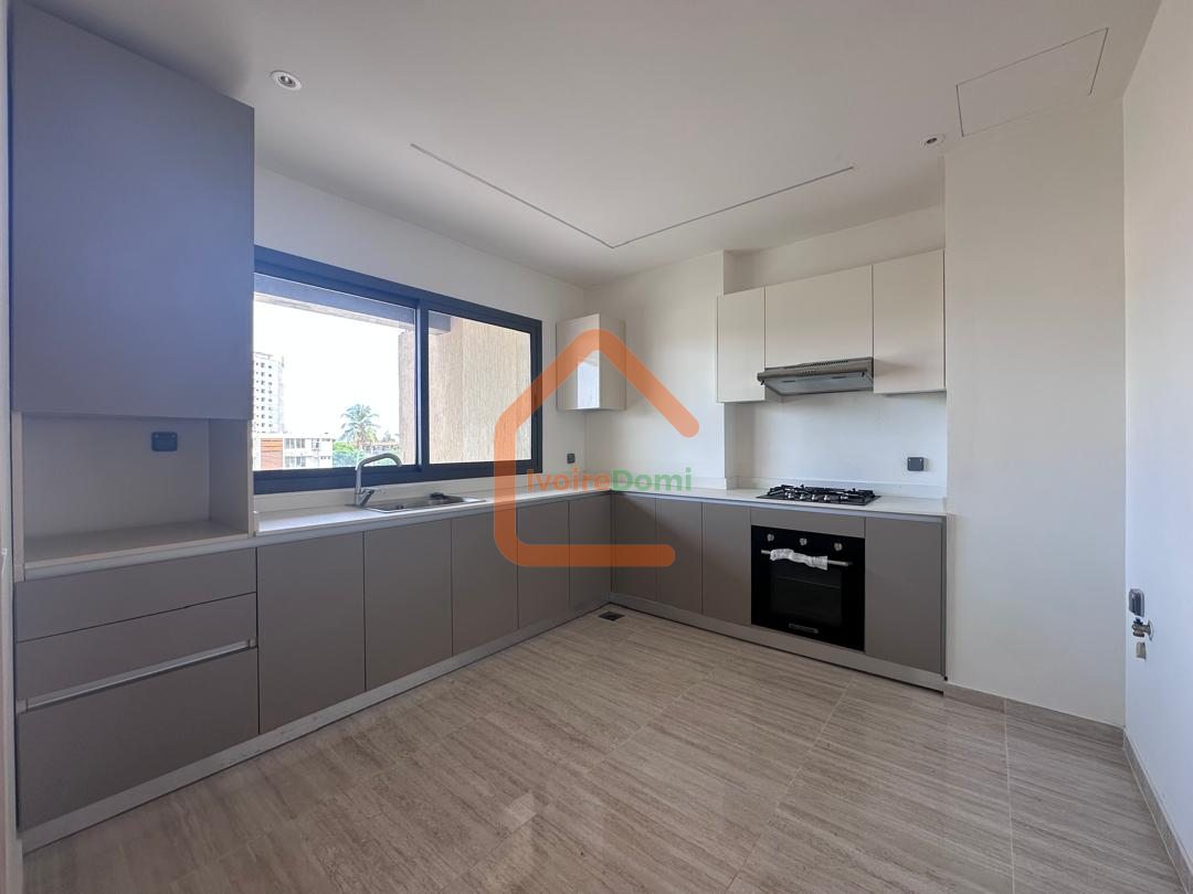 Appartement 4 pièces haut standing à marcory zone 4