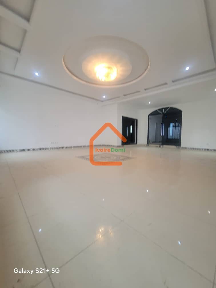 🏡 RIVIERA 4 – VILLA DUPLEX T12 DE HAUT STANDING À LOUER