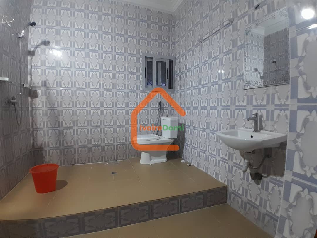 🔥 À LOUER – VILLA DUPLEX 9 PIÈCES À COCODY ANGRÉ DJOROGOBITÉ 1 (NOUVEAU CHU) 🔥