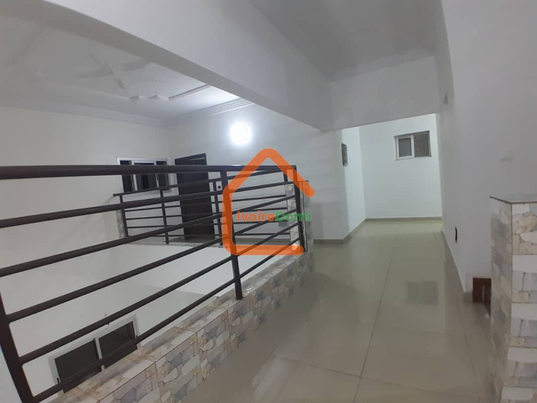 🔥 À LOUER – VILLA DUPLEX 9 PIÈCES À COCODY ANGRÉ DJOROGOBITÉ 1 (NOUVEAU CHU) 🔥