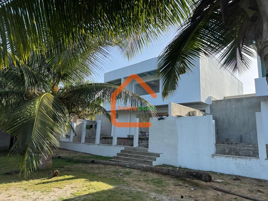 Villa duplex de 4 chambres à vendre à Assouindé Assinie