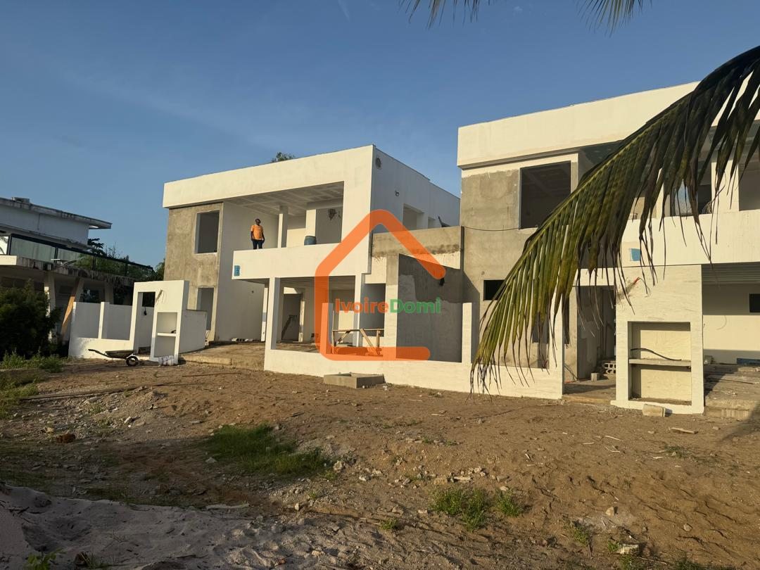Villa duplex de 4 chambres à vendre à Assouindé Assinie