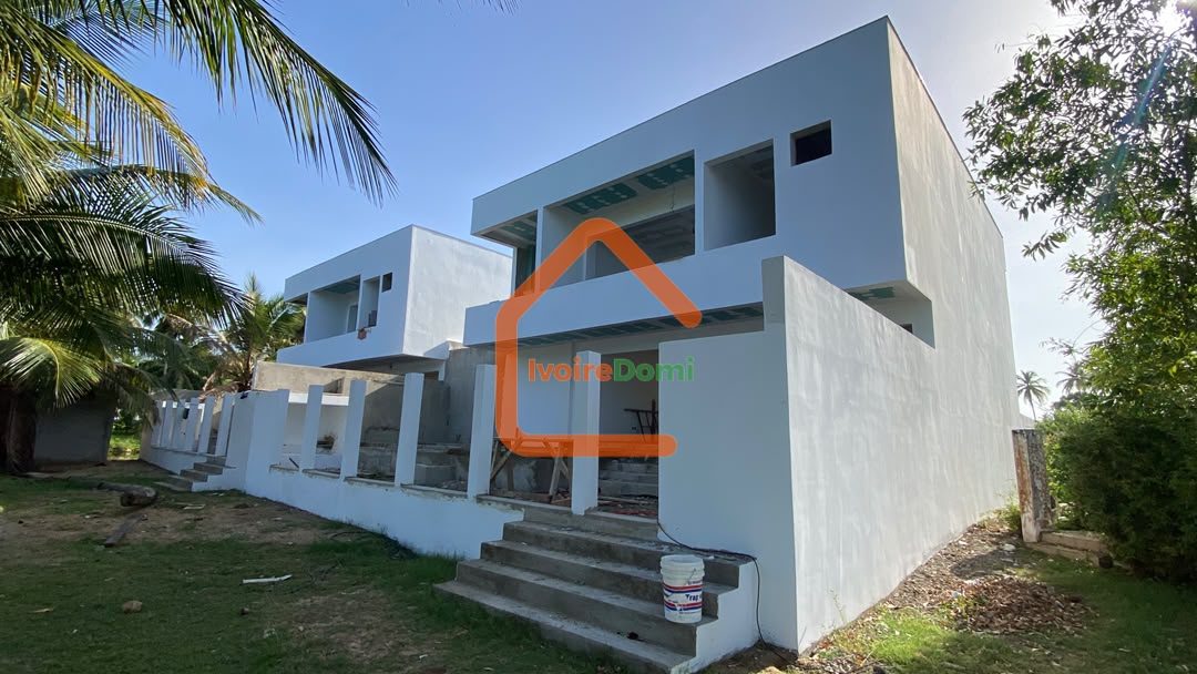 Villa duplex de 4 chambres à vendre à Assouindé Assinie