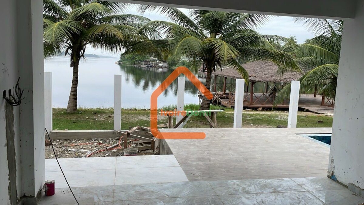 Villa duplex de 4 chambres à vendre à Assouindé Assinie