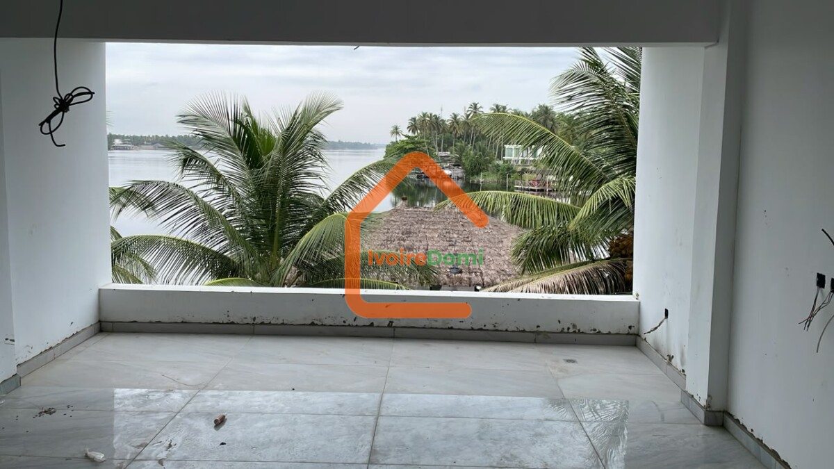 Villa duplex de 4 chambres à vendre à Assouindé Assinie