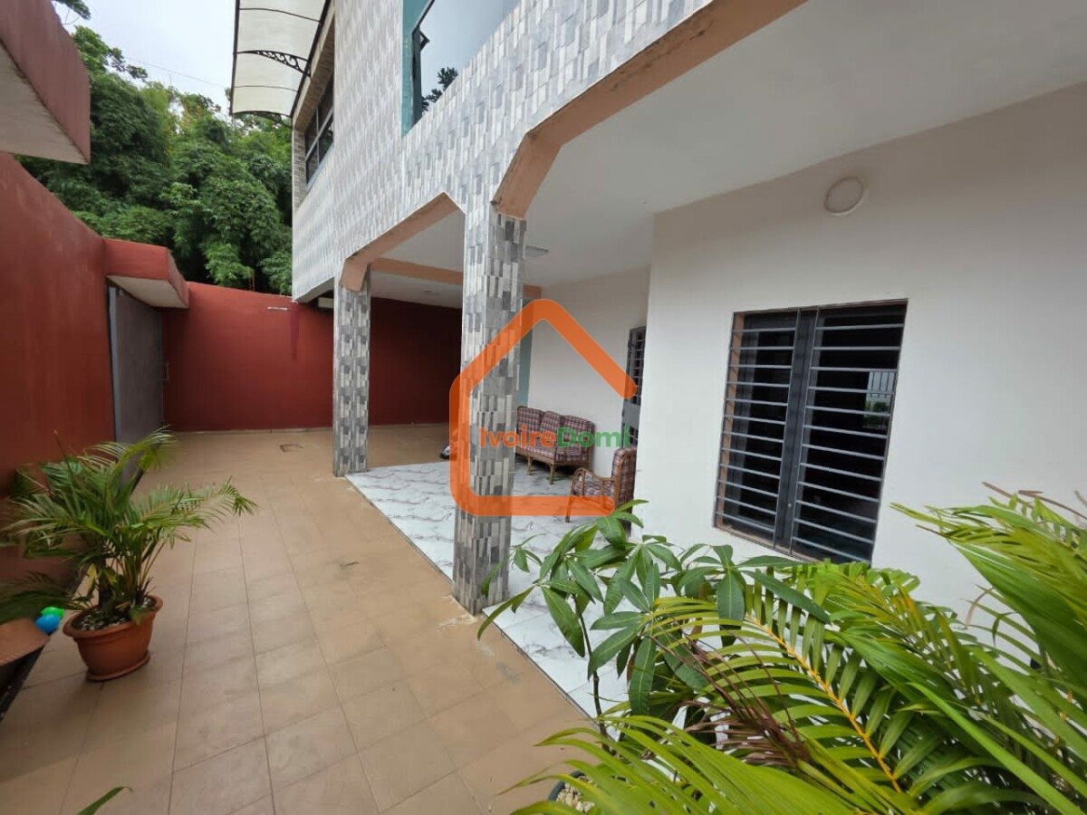 1 VILLA DUPLEX 5 PIECES SUR 300M2 A L’ENTREE BINGERVILLE