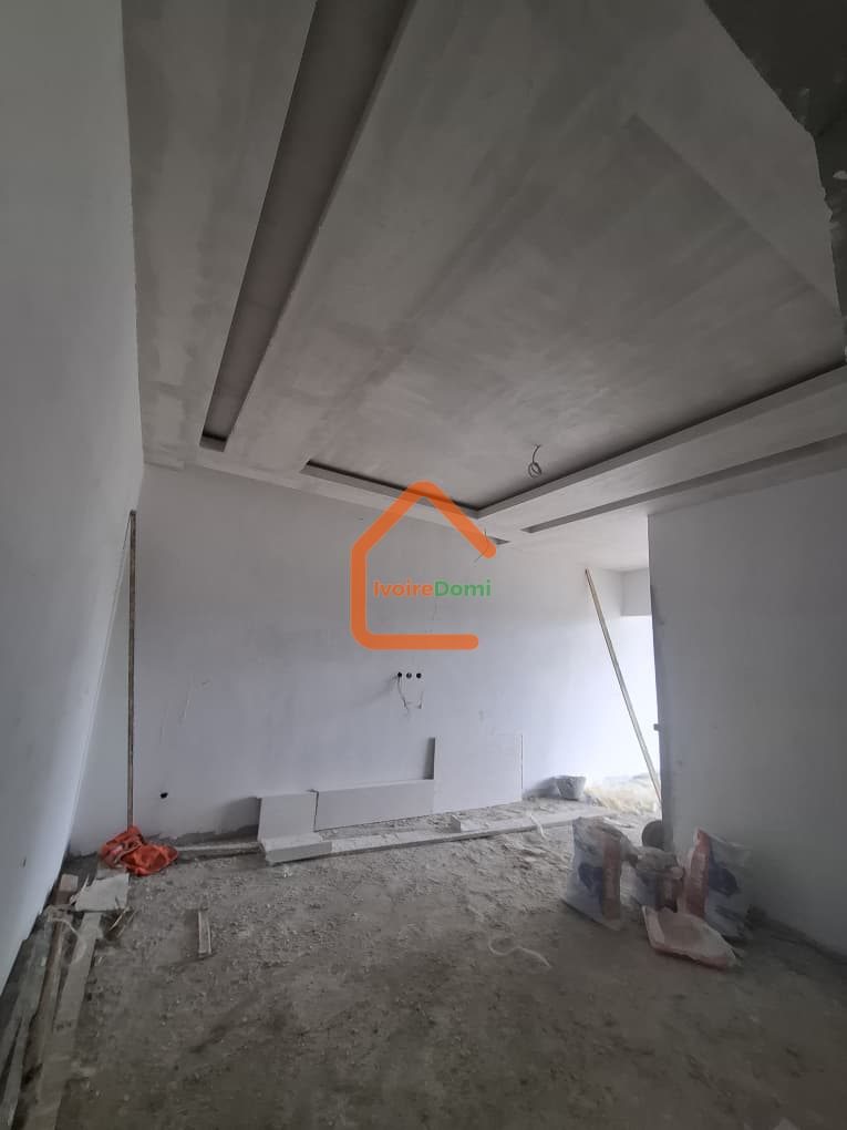 Villa duplex de 9 pièces à vendre à angré djorogobité 1