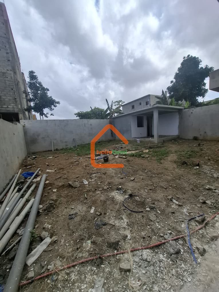 Villa duplex de 9 pièces à vendre à angré djorogobité 1