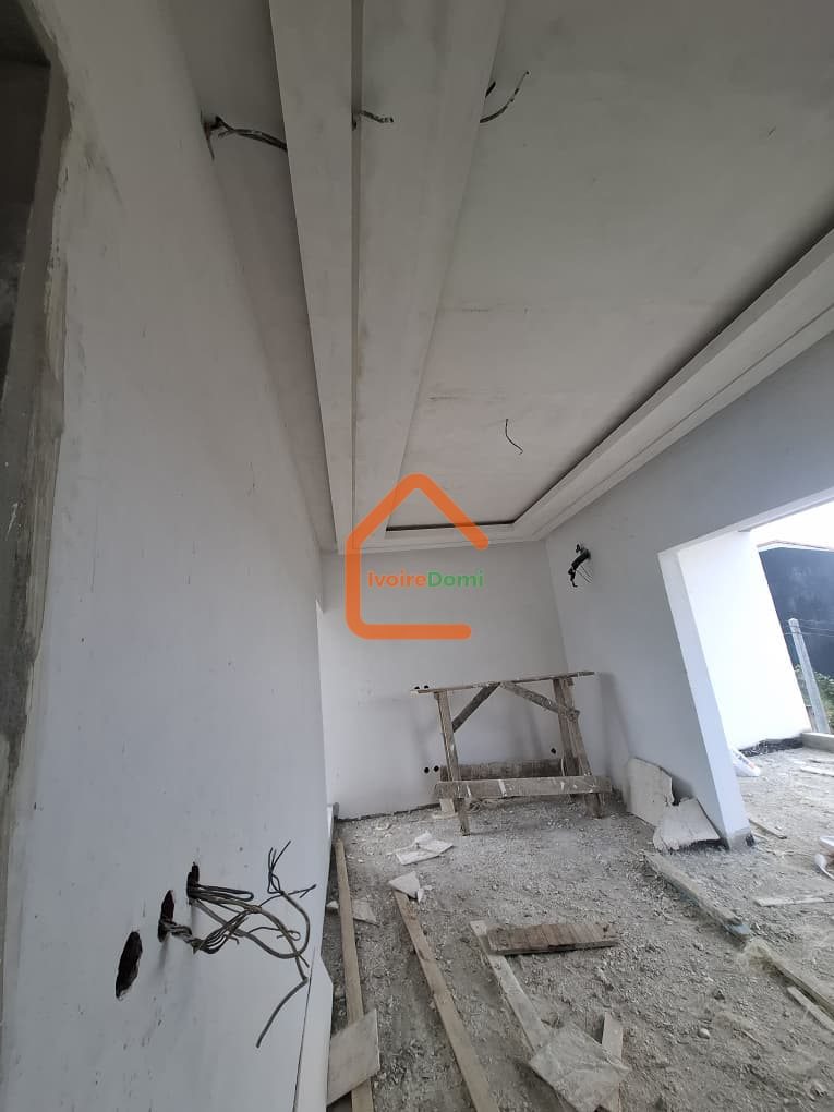 Villa duplex de 9 pièces à vendre à angré djorogobité 1