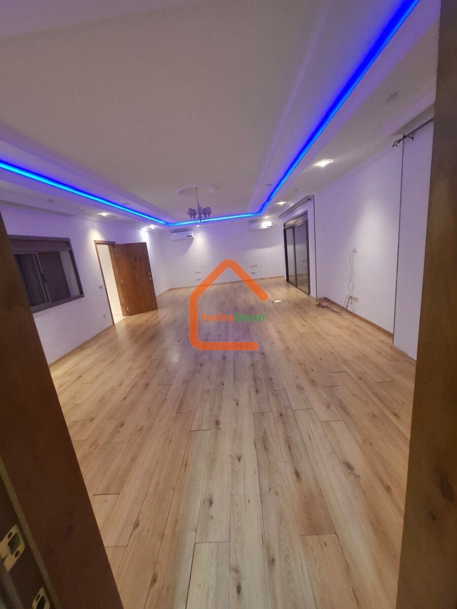 Villa duplex de 12 pièces à louer à la Riviera cité allabta