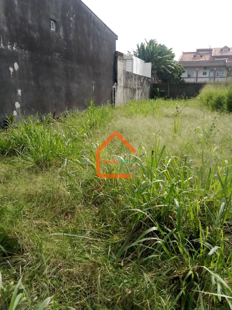 Vente terrain de 402m2 a Cocody Angre château