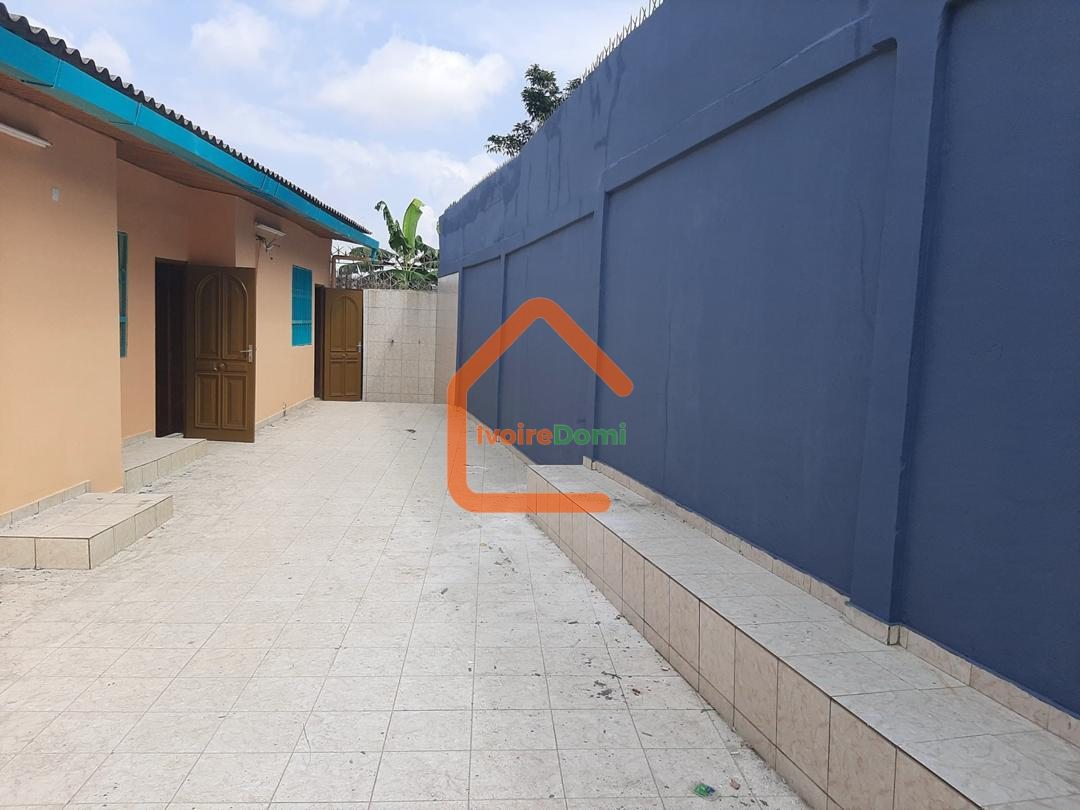 Vente une villa duplex de 7pieces a la Riviera palmeraie