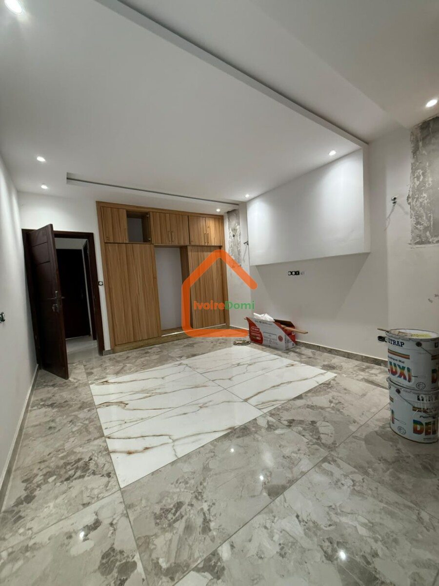 APPARTEMENT TRIPLEX EN LOCATION
