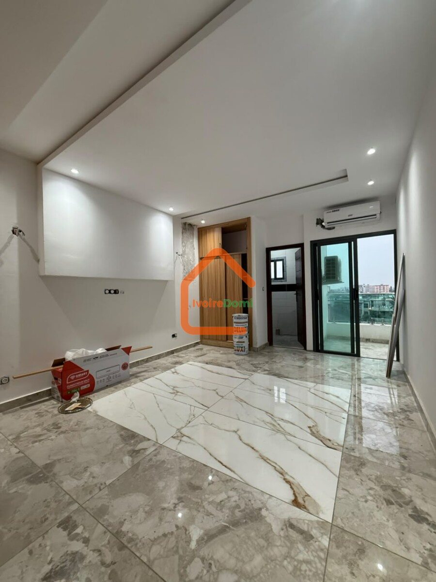 APPARTEMENT TRIPLEX EN LOCATION