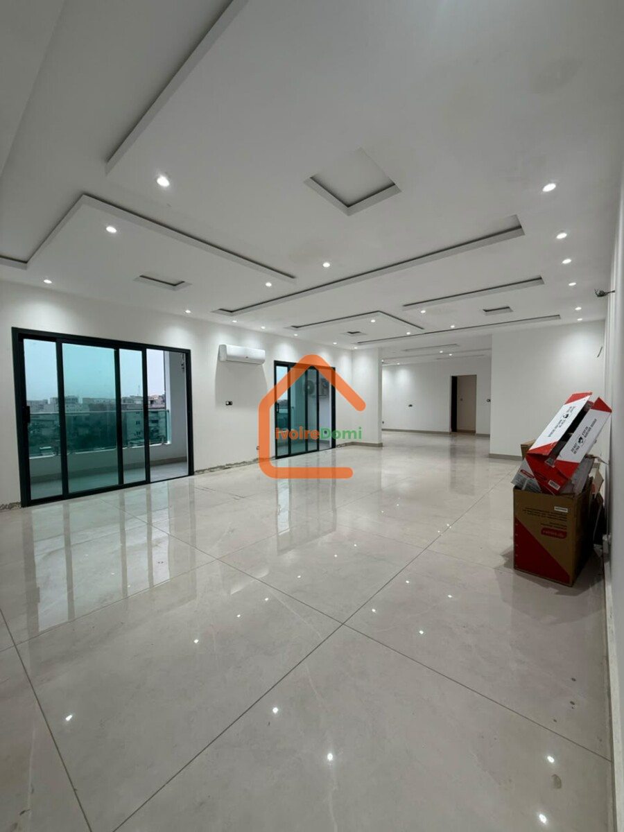 APPARTEMENT TRIPLEX EN LOCATION