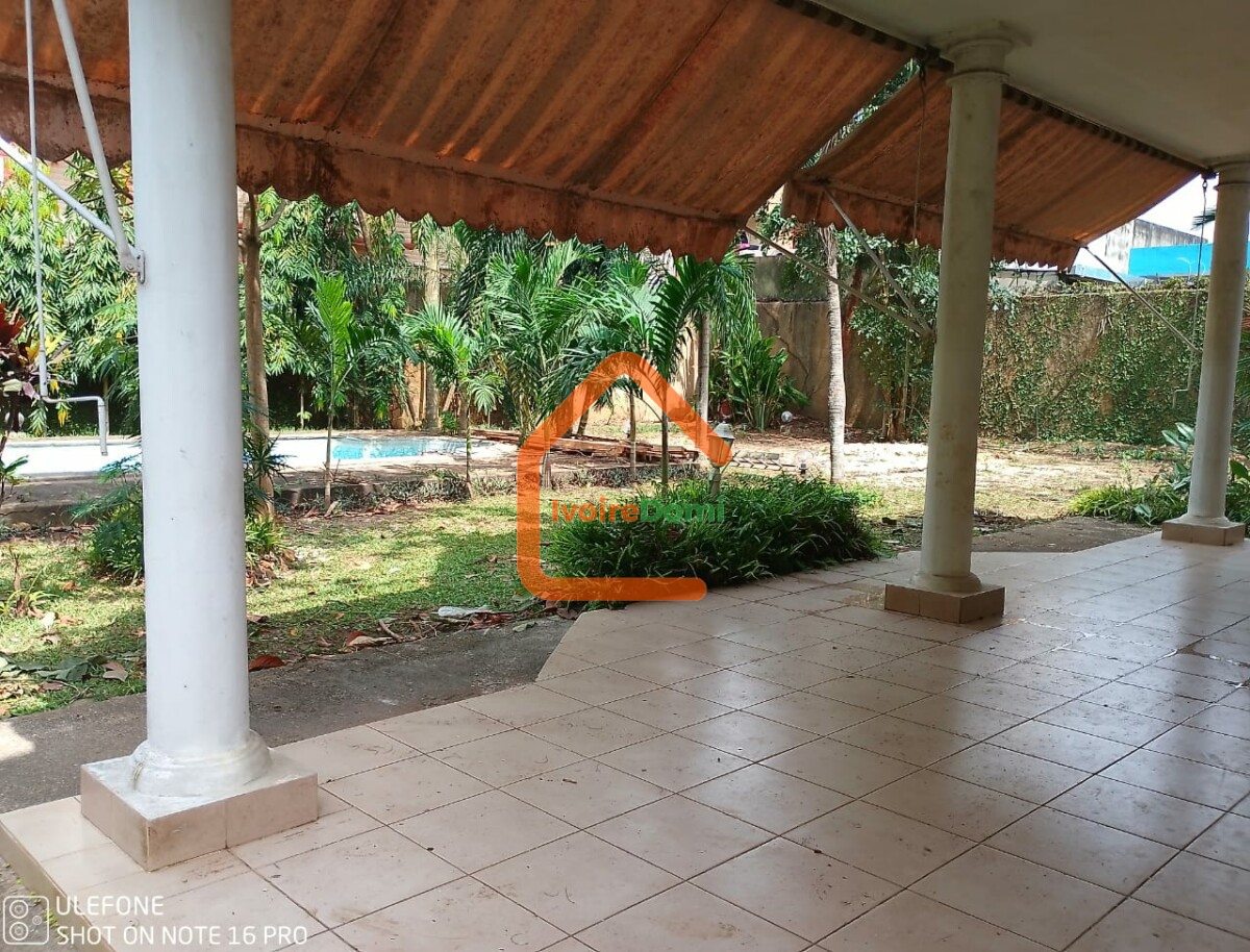 DUPLEX 10 PIECES AVEC PISCINE À LA 7E TRANCHE