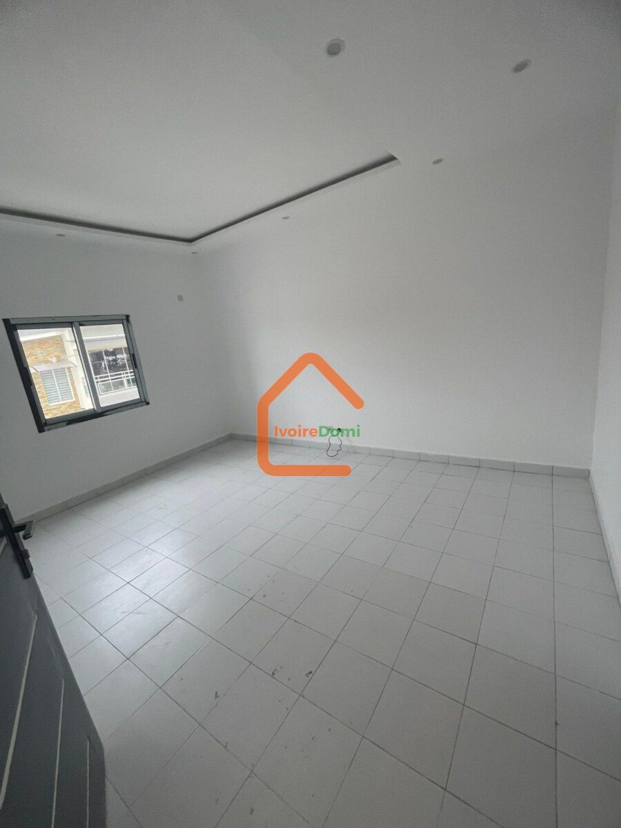 Villa duplex a louer acocody riviera palmeraie rond point st viateur