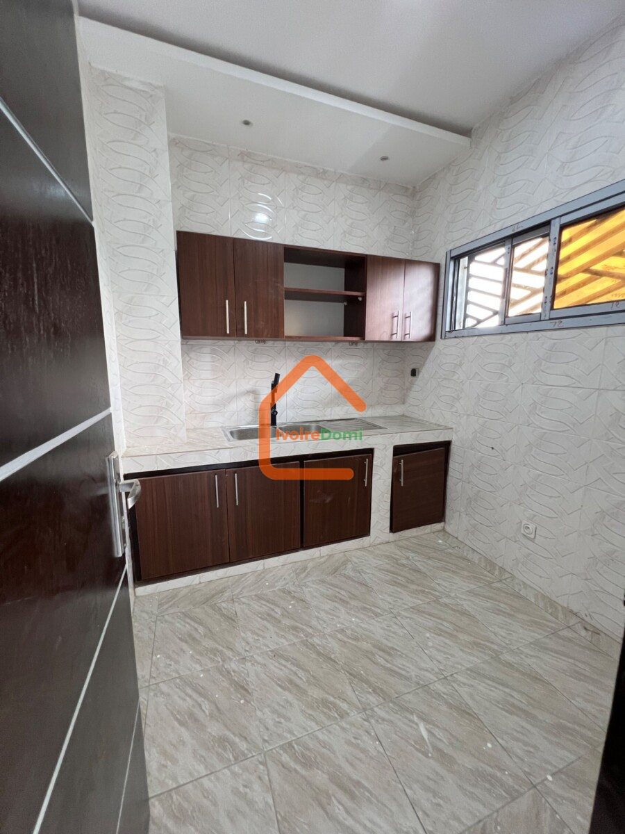 Appartement à louer de 03 à COCODY ANGRÉ CHU