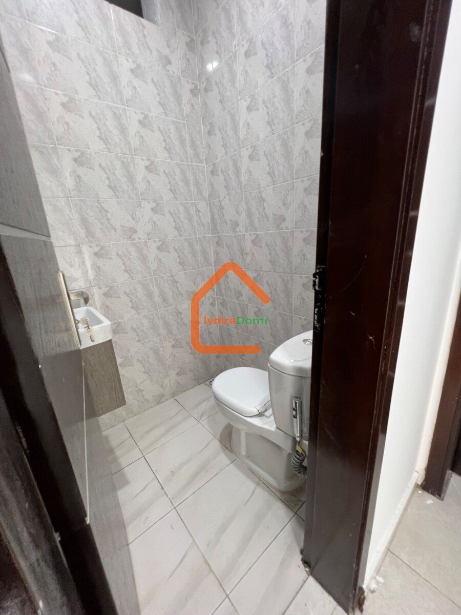Appartement à louer de 03 à COCODY ANGRÉ CHU