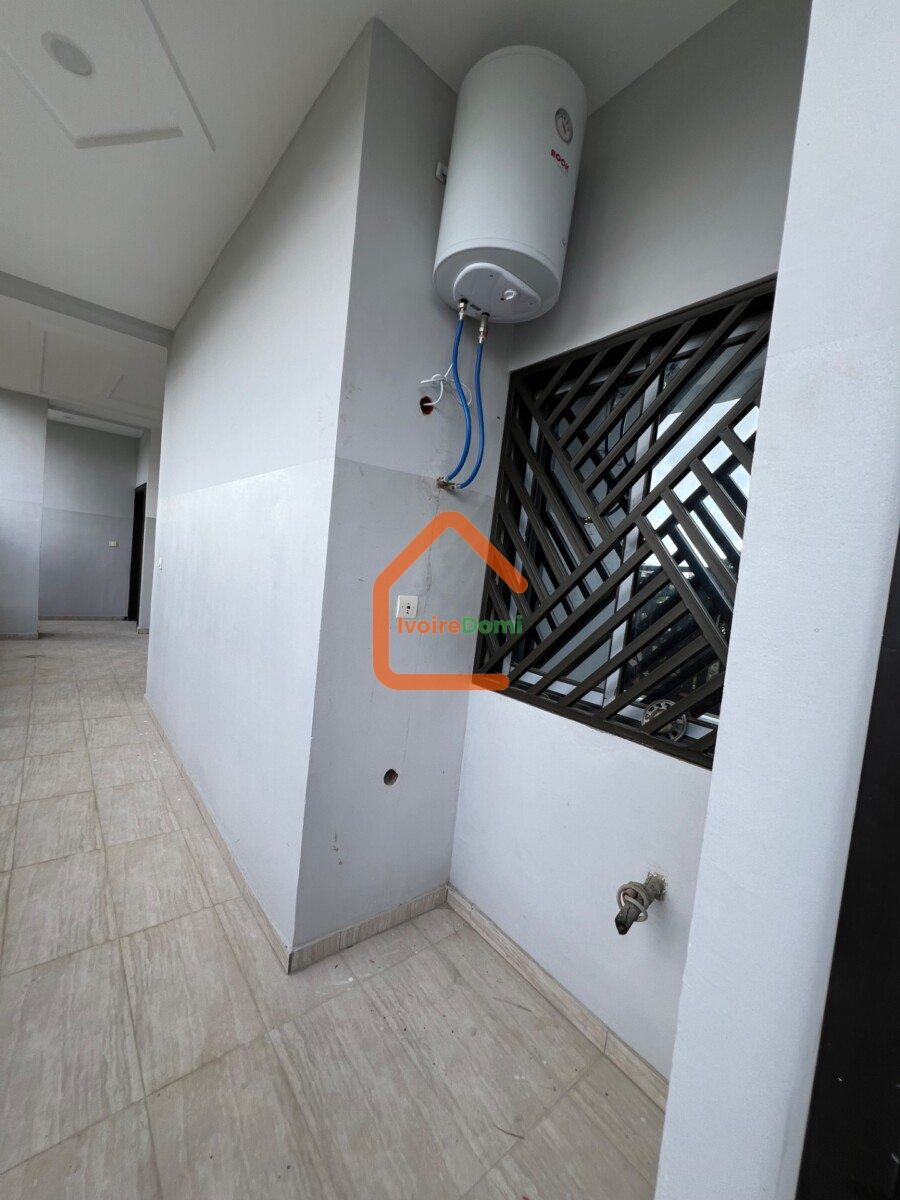 Appartement à louer de 03 à COCODY ANGRÉ CHU