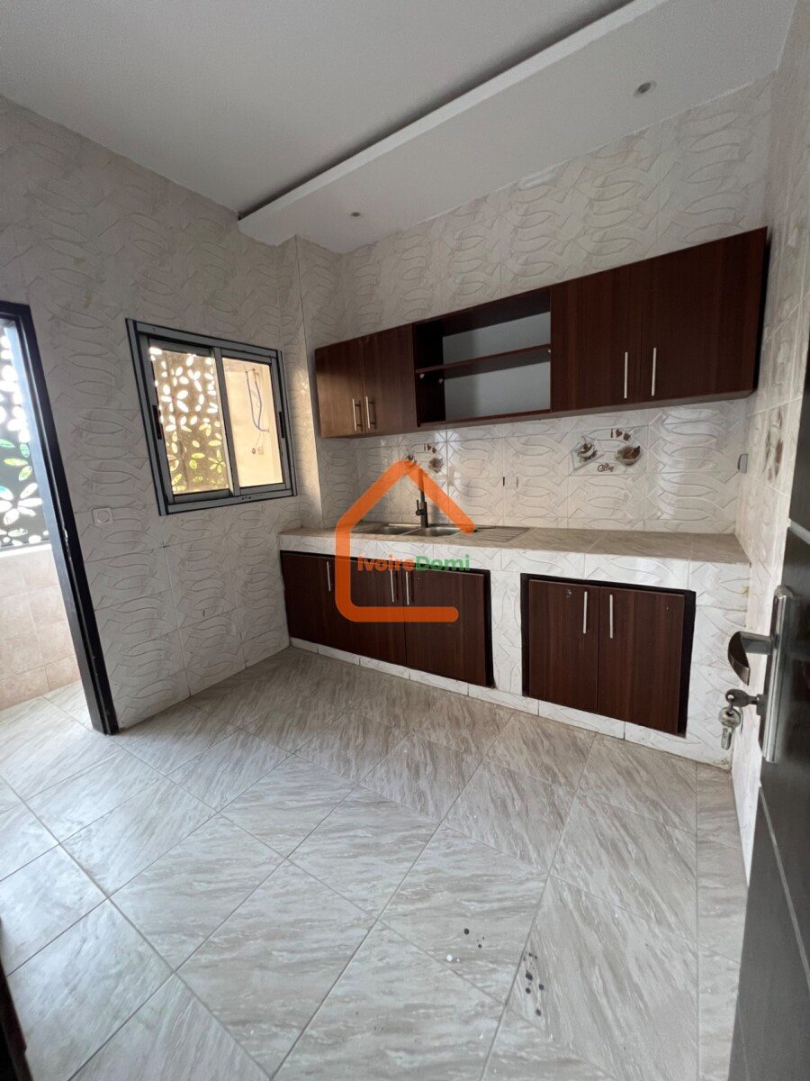 Appartement à louer de 03 à COCODY ANGRÉ CHU