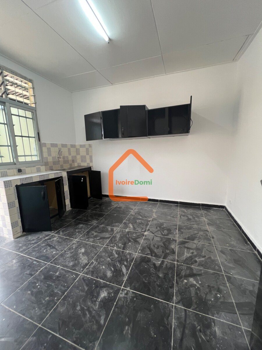 Villa basse de 5 pièces à COCODY ANGRÉ à proximité du 22eme arrondissement