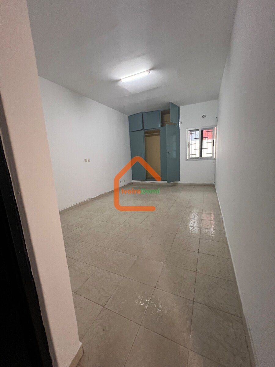 Villa basse de 5 pièces à COCODY ANGRÉ à proximité du 22eme arrondissement