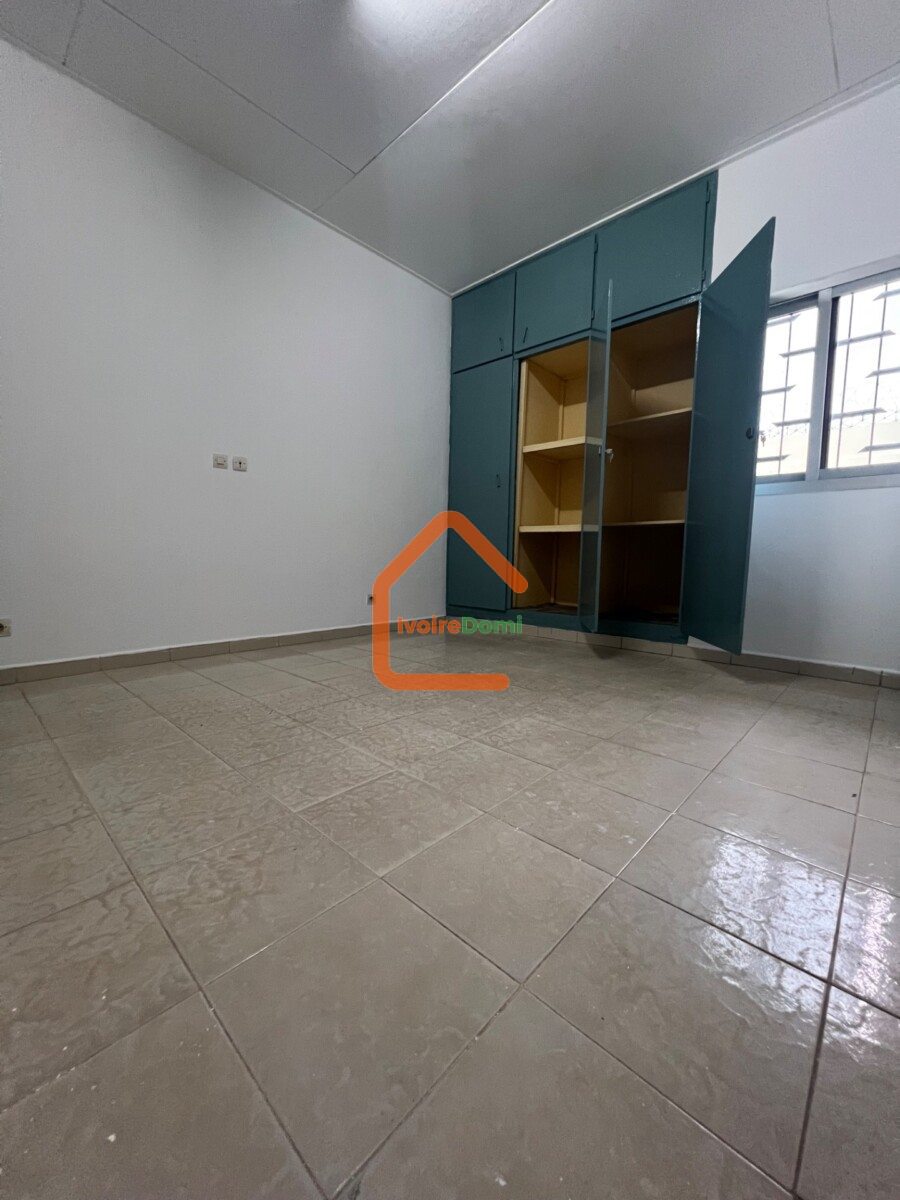 Villa basse de 5 pièces à COCODY ANGRÉ à proximité du 22eme arrondissement