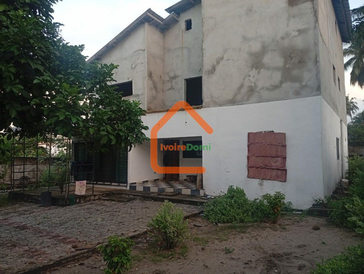 VILLA DUPLEX INACHEVEE EN VENTE A BINGERVILLE AVEC VUE LAGUNAIRE
