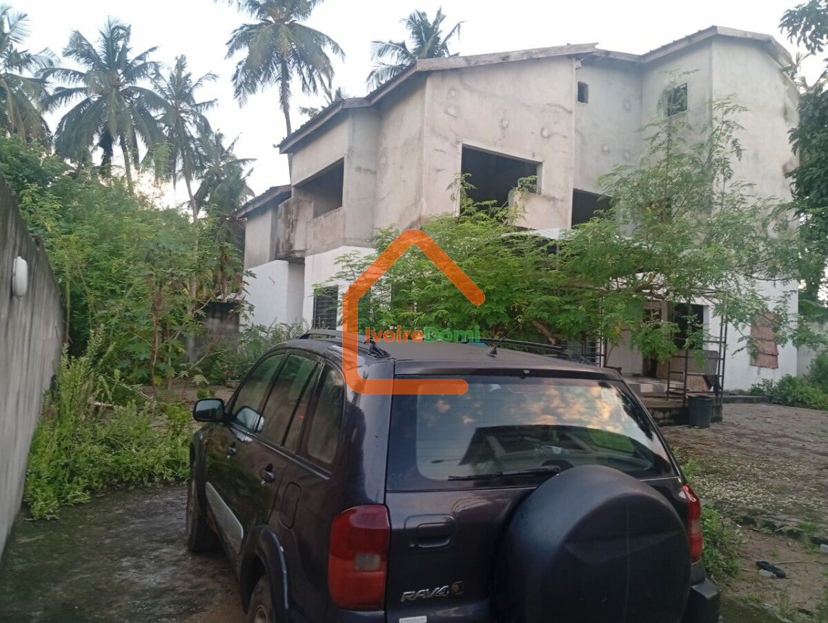 VILLA DUPLEX INACHEVEE EN VENTE A BINGERVILLE AVEC VUE LAGUNAIRE