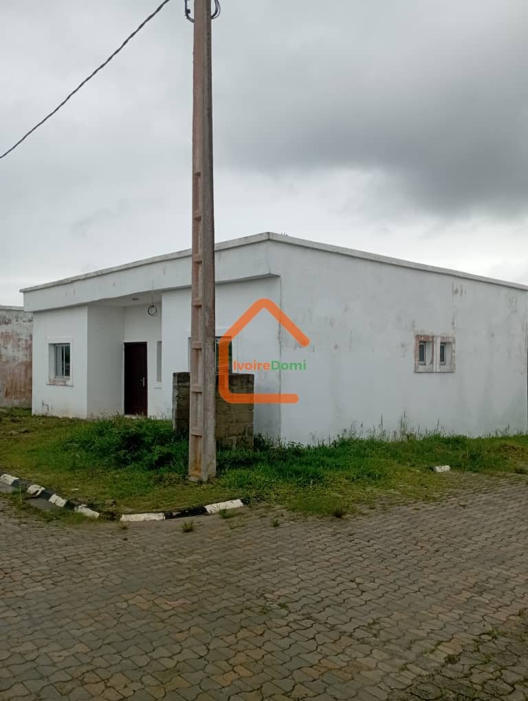 VILLA BASE 4 PIECES INACHEVEE AVEC DALLE/BINGERVILLE cité TP N’zi kan