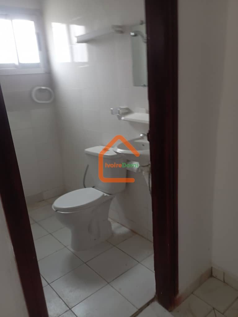 VILLA BASE 4 PIECES INACHEVEE AVEC DALLE/BINGERVILLE cité TP N’zi kan