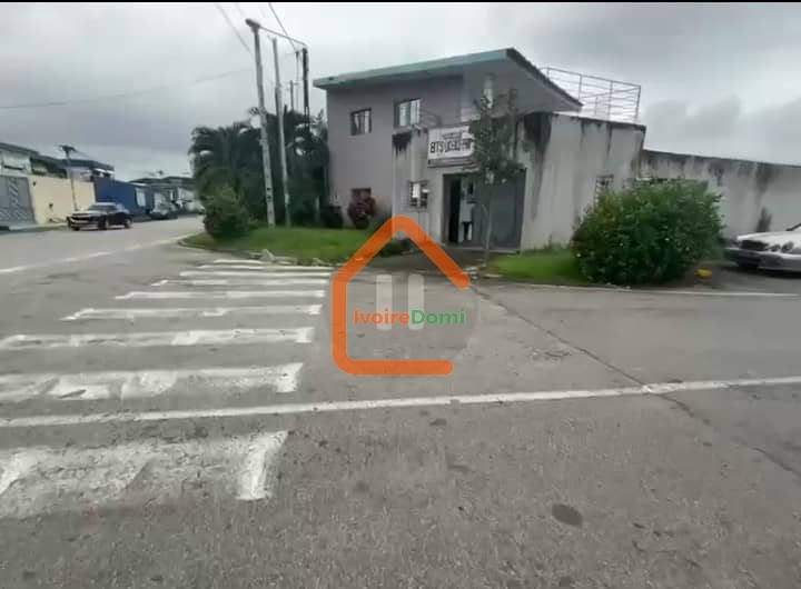 TERRAIN 1200 m2 EN VENDRE/ COCODY DANGA
