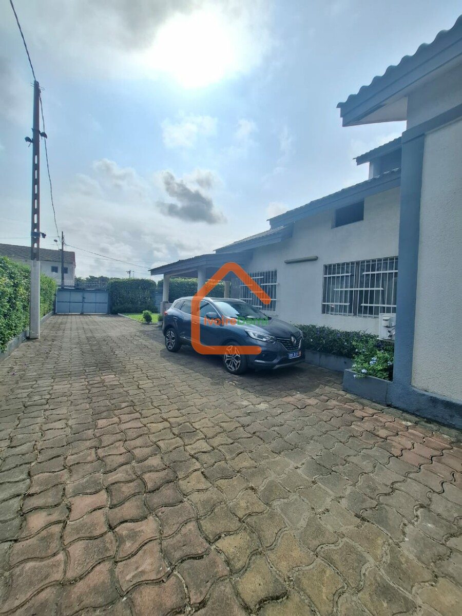 : VILLA DUPLEX D’EXCEPTION A TREICHVILLE / CITE DES CADRES NON LOIN DE CFAO